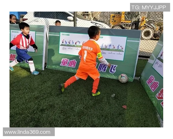 二年级足球小天才闪耀球场梦想腾飞成就辉煌未来