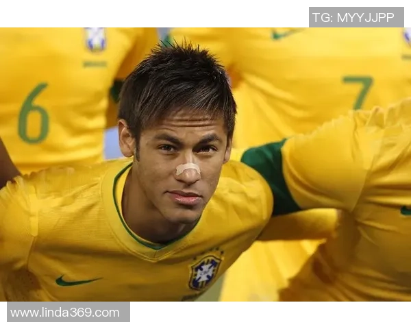 从街头少年到绿茵传奇 足球巨星成名背后的奋斗故事与精彩瞬间