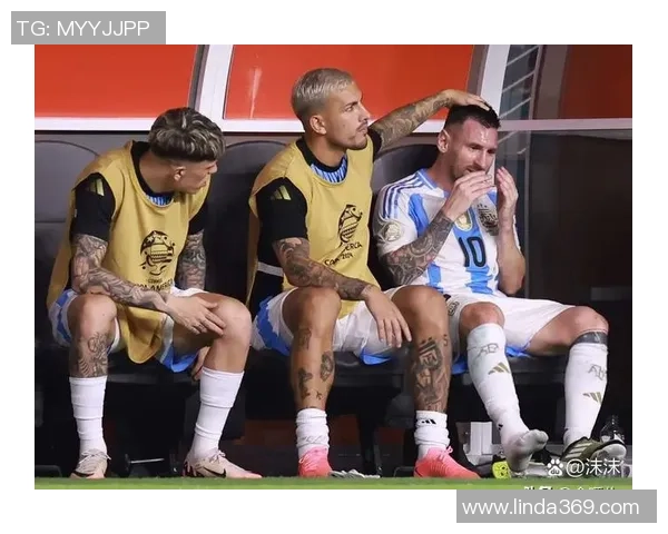 咬耳朵足球星再掀热议场内场外故事引发球迷广泛关注