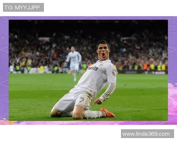 某女足球星领衔球队奋勇争冠 赛场上的拼搏与坚持成就传奇