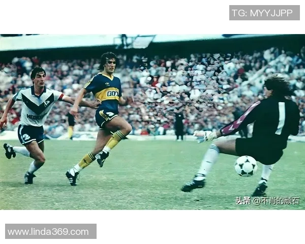 足球场57号球星身份揭晓其背后的传奇故事与精彩瞬间