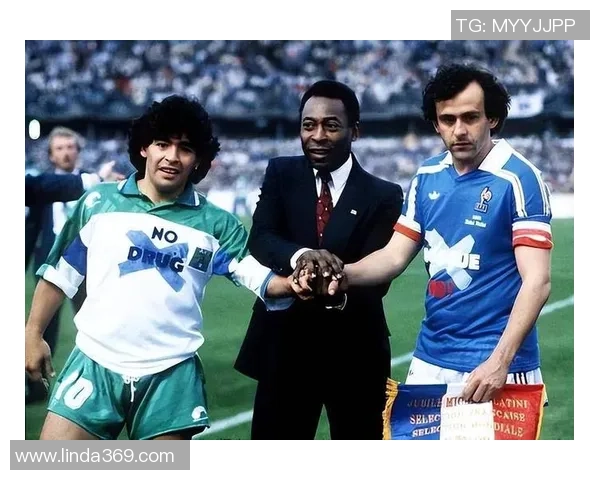 足球天才童年回忆：这些球星小时候的合照揭示了他们的成长轨迹